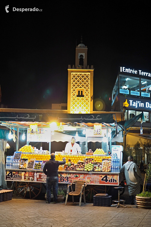 Tržiště Jemaa el-Fna v Marrákeši (Maroko)