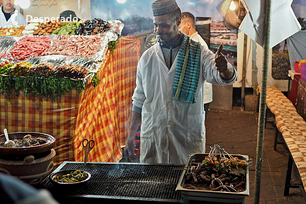 Tržiště Jemaa el-Fna v Marrákeši (Maroko)