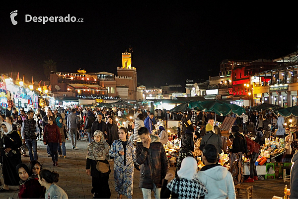 Tržiště Jemaa el-Fna v Marrákeši (Maroko)