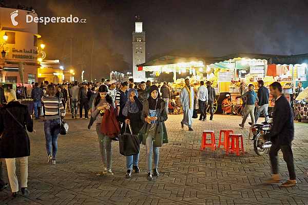 Tržiště Jemaa el-Fna v Marrákeši (Maroko)