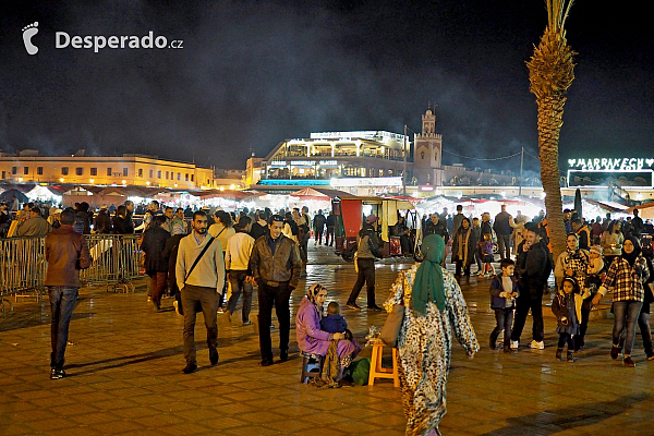 Tržiště Jemaa el-Fna v Marrákeši (Maroko)