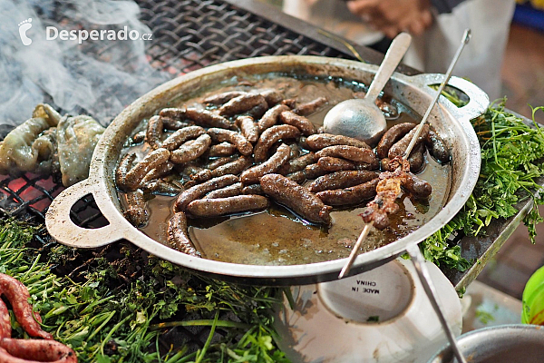 Tržiště Jemaa el-Fna v Marrákeši (Maroko)