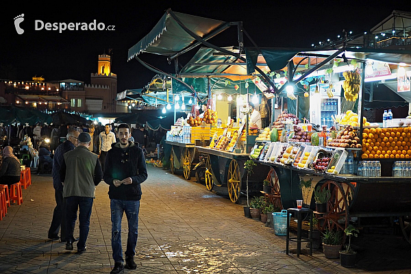 Tržiště Jemaa el-Fna v Marrákeši (Maroko)