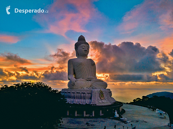 Velký Budha na ostrově Phuket (Thajsko)