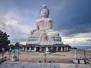 Unikátní Velký Budha na ostrově Phuket (Thajsko)