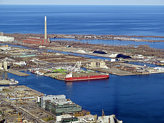 Ontarijské jezero na hranicích Kanady a USA