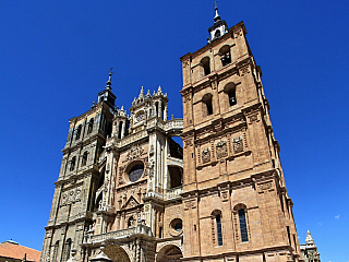 Astorga a její katedrála je jednou z dominant Leónu