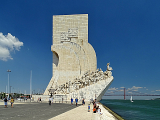 Památník objevitelů v Lisabonu stojí na symbolickém místě (Portugalsko)