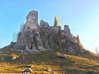 Hrad Hrušov: romantická prechádzka po ruinách gotického hradu