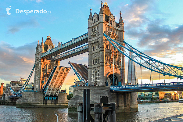 Tower Bridge v Londýně (Velká Británie)