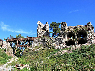 Vyhlídka z hradu Zubštejn vám ukáže nádheru Vysočiny (Česká republika)