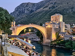 Mostar je stotisícové město a symbol moderní historie (Bosna a Hercegovina)