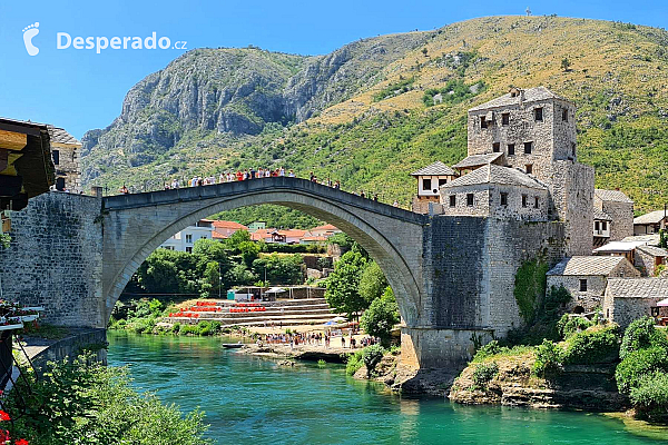 Starý most v Mostaru (Bosna a Hercegovina)