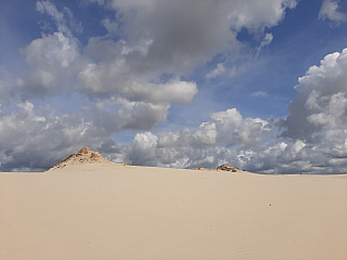 Písečné duny ve Sloviňském národním parku (Polsko)
