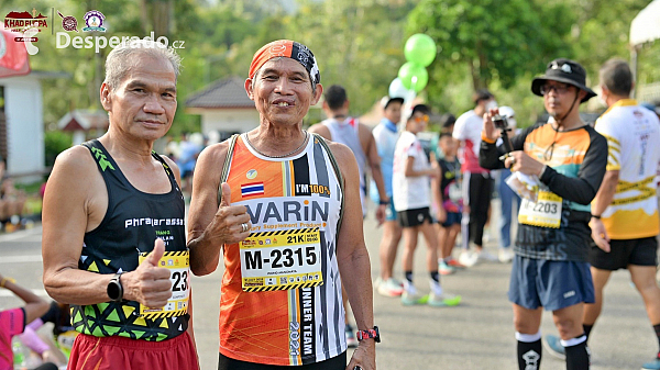 Závodu se účastní všechny věkové kategorie - běžecký závod Khao Pubpa Half-Marathon (Trang - Thajsko)