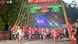 Začátek závodu v 5:00 - běžecký závod Khao Pubpa Half-Marathon (Trang - Thajsko)