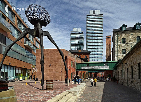 Historická čtvrť The Distillery District v Torontu (Ontario - Kanada)