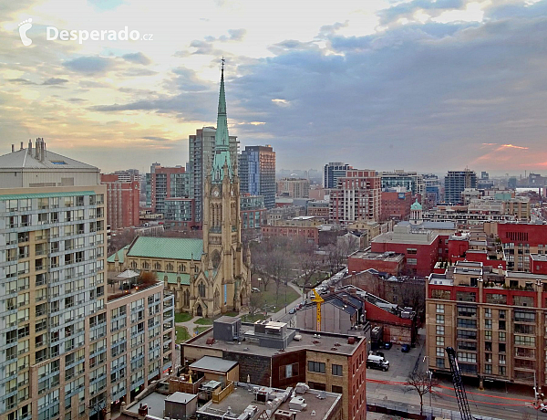 CN Tower v Torontu (Ontario - Kanada)