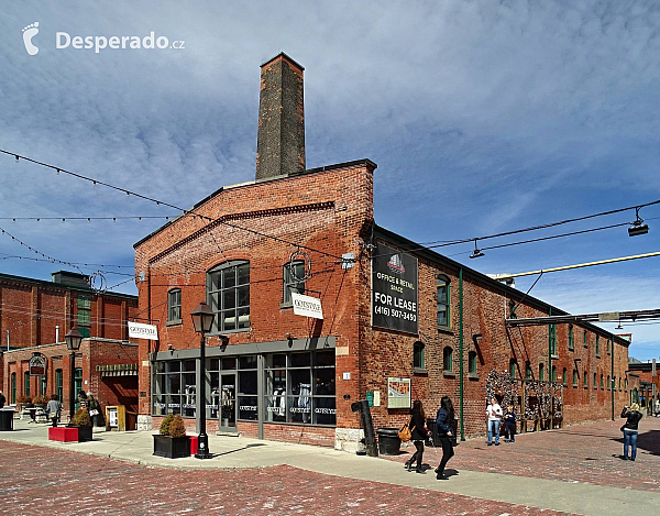 Historická čtvrť The Distillery District v Torontu (Ontario - Kanada)