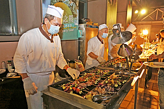 Grilování jako náhrada za měsíční koláčky - oslava Svátek středu podzimu (Tchaj-wan)