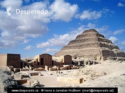 Pohřebiště a stupňovitá pyramida v Sakkáře (Egypt)