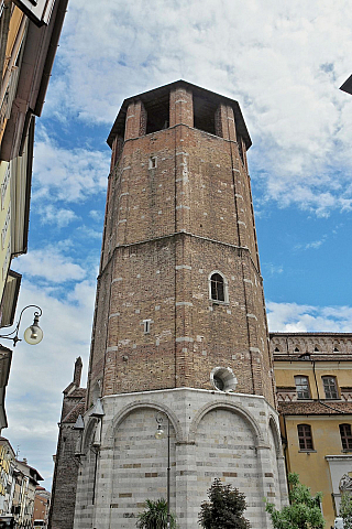 Visegrád (Maďarsko)Udine (Furlánsko-Julské Benátsko – Itálie)