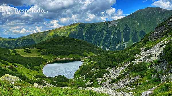 Ďalšie z Roháčskych plies, ktoré sú ľadovcového pôvodu a tejto oblasti dávajú jedinečnú atmosféru (Slovensko)