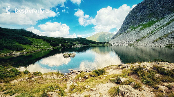 Ďalšie z Roháčskych plies, ktoré sú ľadovcového pôvodu a tejto oblasti dávajú jedinečnú atmosféru (Slovensko)