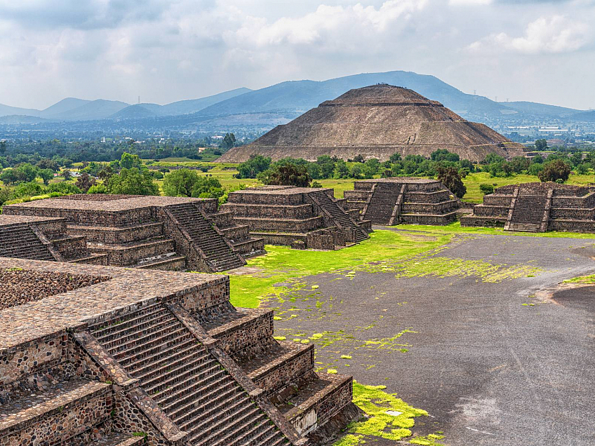 Indiánské pyrymidy v Teotihuacánu (Mexiko)
