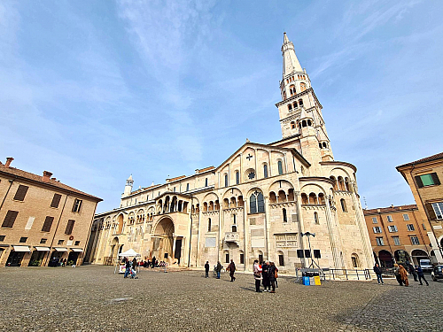 Modena je místem, kde se zrodila Pavarottiho sláva (Itálie)