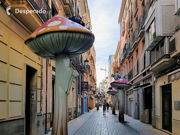 Houbová ulice v Alicante (Autonomní společenství Valencie – Španělsko)