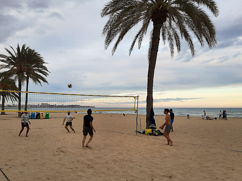 Pláž v Alicante (Autonomní společenství Valencie – Španělsko)
