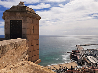 Výhled z hradu Santa Bárbara v Alicante (Autonomní společenství Valencie – Španělsko)