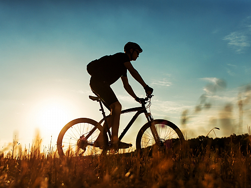 Cyklistický trénink zlepší kondici a nabízí celou řadu výletů (Reklamní sdělení)