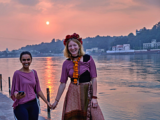 Měsíc dlouhý kurz Hatha jógy v Rishikeshi, na břehu Gangy, pod Himalájemi byl jednou z nejintenzivnějších cest, kterou jsem zatím v životě podnikla. Z Rishikeshe, nebo snad z Indie jsem toho tolik neviděla, zato jsem se denodenně setkávala s novými vrstvami sebe sama. Přijela jsem s otevřeným...