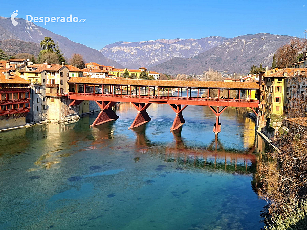 Most Ponte Vecchio v Bassano del Grappa (Veneto - Itálie)