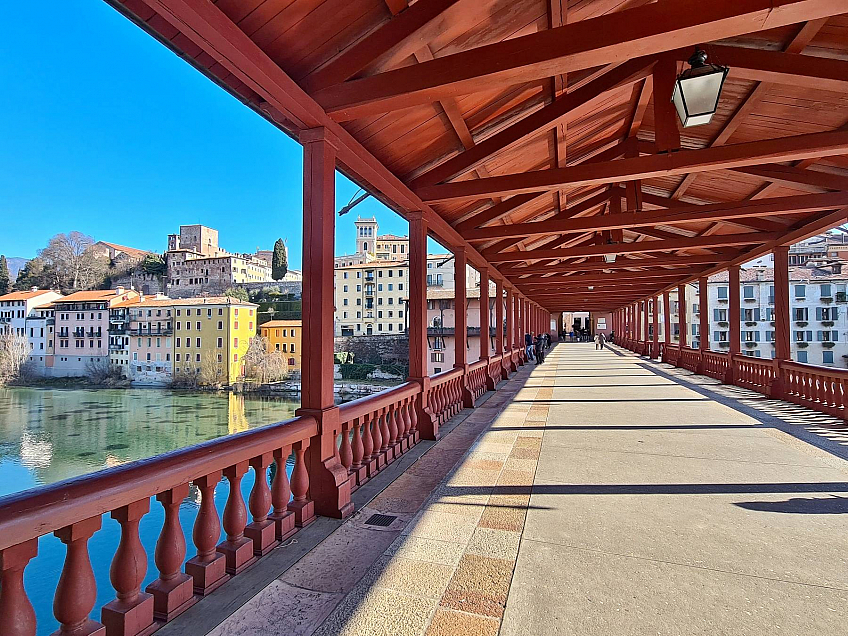Most Ponte Vecchio v Bassano del Grappa (Veneto - Itálie)