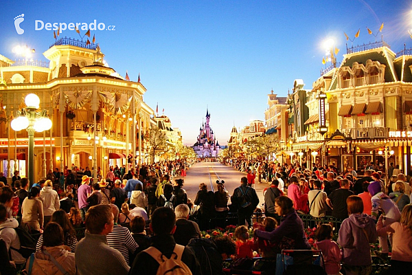 Disneyland v Paříži (Francie)