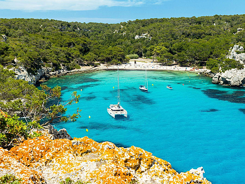 Menorca: co vidět, co dělat a kde se ubytovat na tomto kouzelném ostrově (Španělsko)