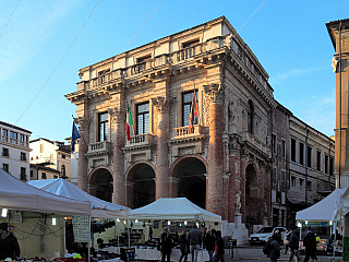 Loggia del Capitaniato je skvost renesanční architektury v srdci Vicenzy (Itálie)