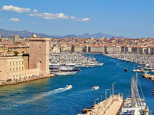 Marseille je druhé největší a nejstarší město Francie, které nabízí návštěvníkům bohatou historii, živou kulturu a nádherné přírodní scenérie. Marseille je také největším středomořským přístavem ve Francii, který je důležitým obchodním a turistickým centrem. Pokud hledáte zajímavé místo pro...