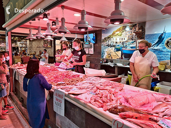 Mercado San Augustín v Granadě (Andalusie - Španělsko)