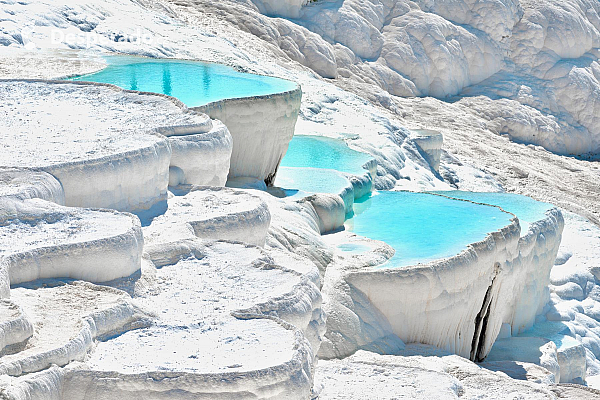 Pamukkale je asi 100 km od Izmiru (Turecko)