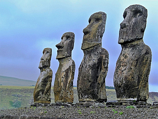 Velikonoční ostrov je jedním z nejodlehlejších a nejzáhadnějších míst na světě. Nachází se v Tichém oceánu a je součástí Chile. Je proslulý svými obrovskými sochami moai, které jsou symbolem jeho bohaté a tajemné kultury. Pokud chcete navštívit tento ostrov, připravte se na nezapomenutelný...