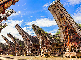 Etnikum Toraja a jejich typické domy (Indonésie)