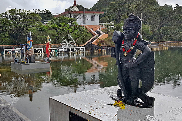 Grand Bassin Hindu Temple (Mauricius)