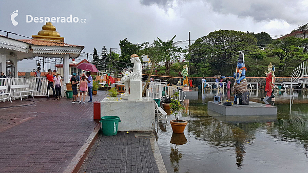 Grand Bassin Hindu Temple (Mauricius)