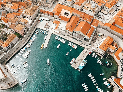 Odkryté poklady Dalmácie: Objevte krásy Splitu a Dubrovníku na lodi