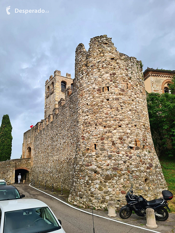 Castello di Desenzano v Desenzano del Garda (Lombardie - Itálie)