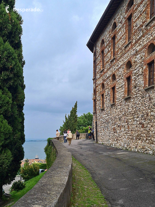 Castello di Desenzano v Desenzano del Garda (Lombardie - Itálie)